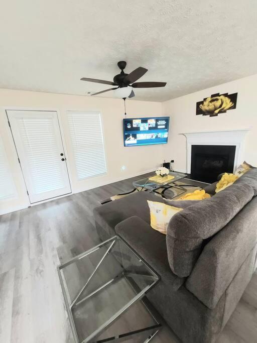 A Touch Of Sunshine Ideal For Long Term Apartment
